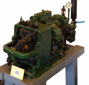 Stoomturbine; generatorset

(Greenwood & Batley)

Dynamo: 3841; Door stoomturbine aangedreven generator; Leeds Engeland.
Set op houten onderstel
Bruikleenovereenkomst vernieuwd door D.C. Jaspers op 22 maart 2013.