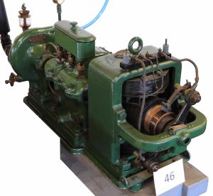 Stoomturbine. Generatorset

(Greenwood & Batley)

Dynamo: 3841; Door stoomturbine aangedreven generator; Leeds Engeland.
Set op houten onderstel
Bruikleenovereenkomst vernieuwd door D.C. Jaspers op 22 maart 2013.